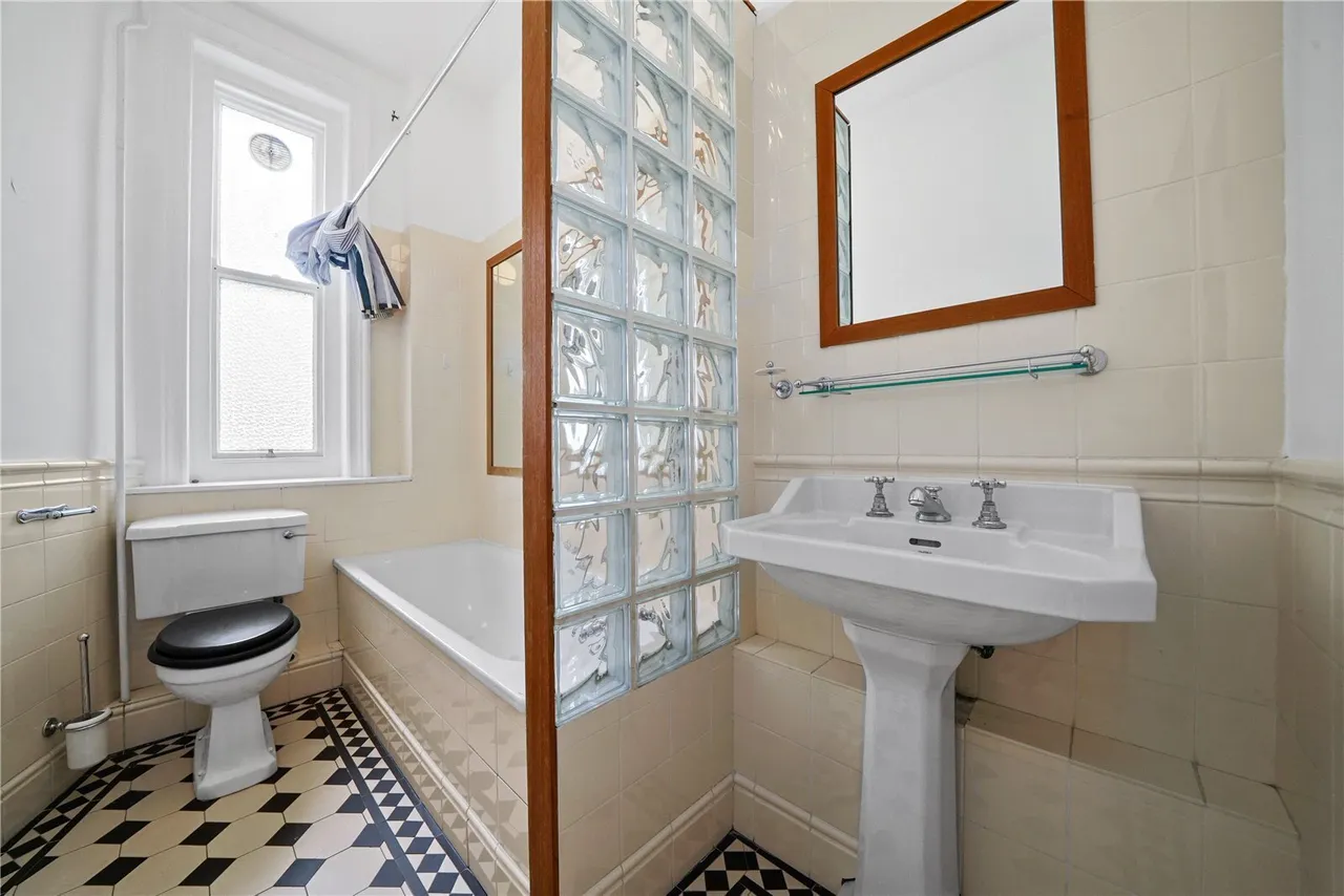 Prince Of Wales Drive, London, SW11, photo 15