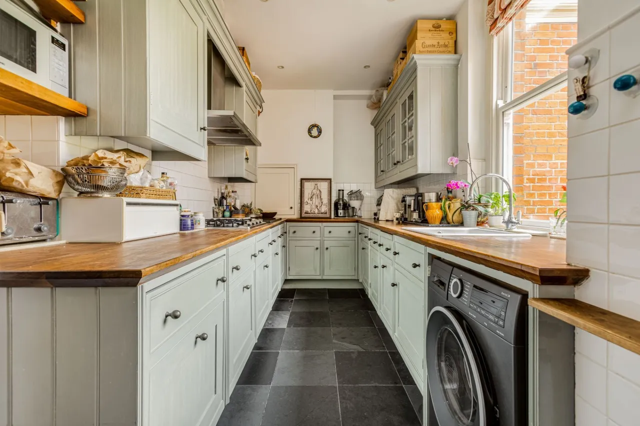 Prince Of Wales Drive, London, SW11, photo 5