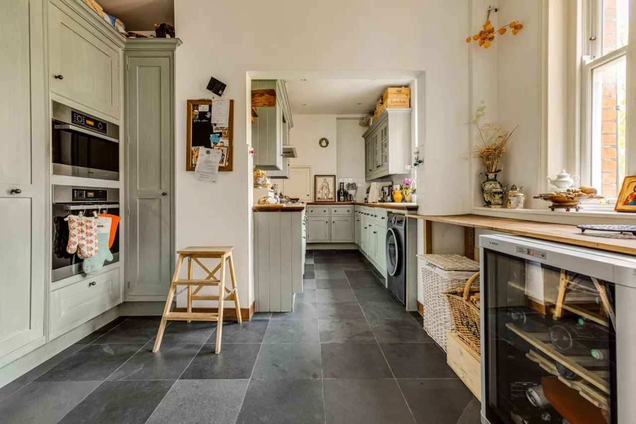 Prince Of Wales Drive, London, SW11, photo 4