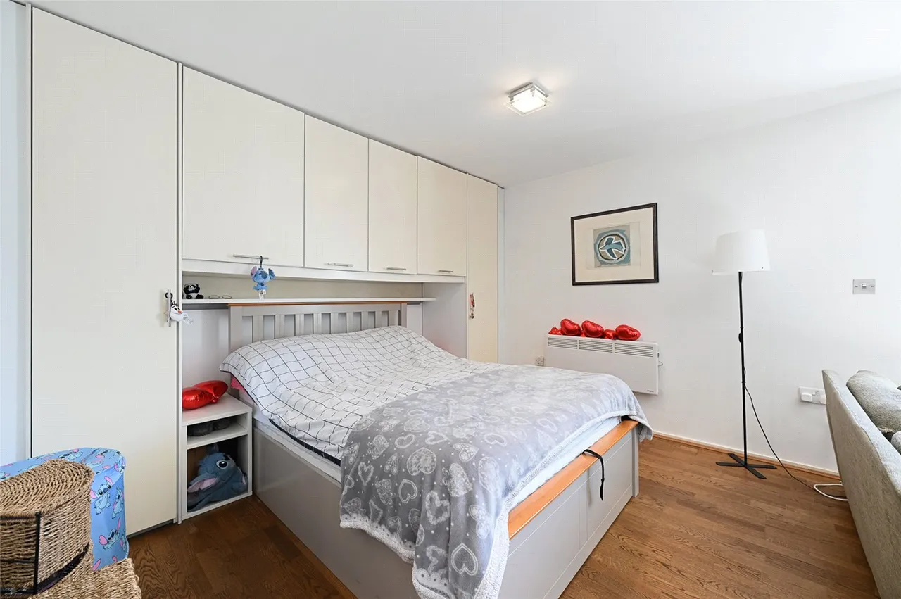 flat to rent — Bazalgette Court, Great West Road, London, W6
