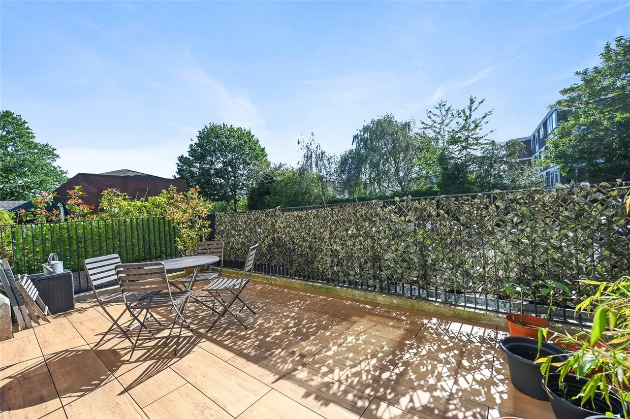 Bazalgette Court, Great West Road, London, W6, photo 6