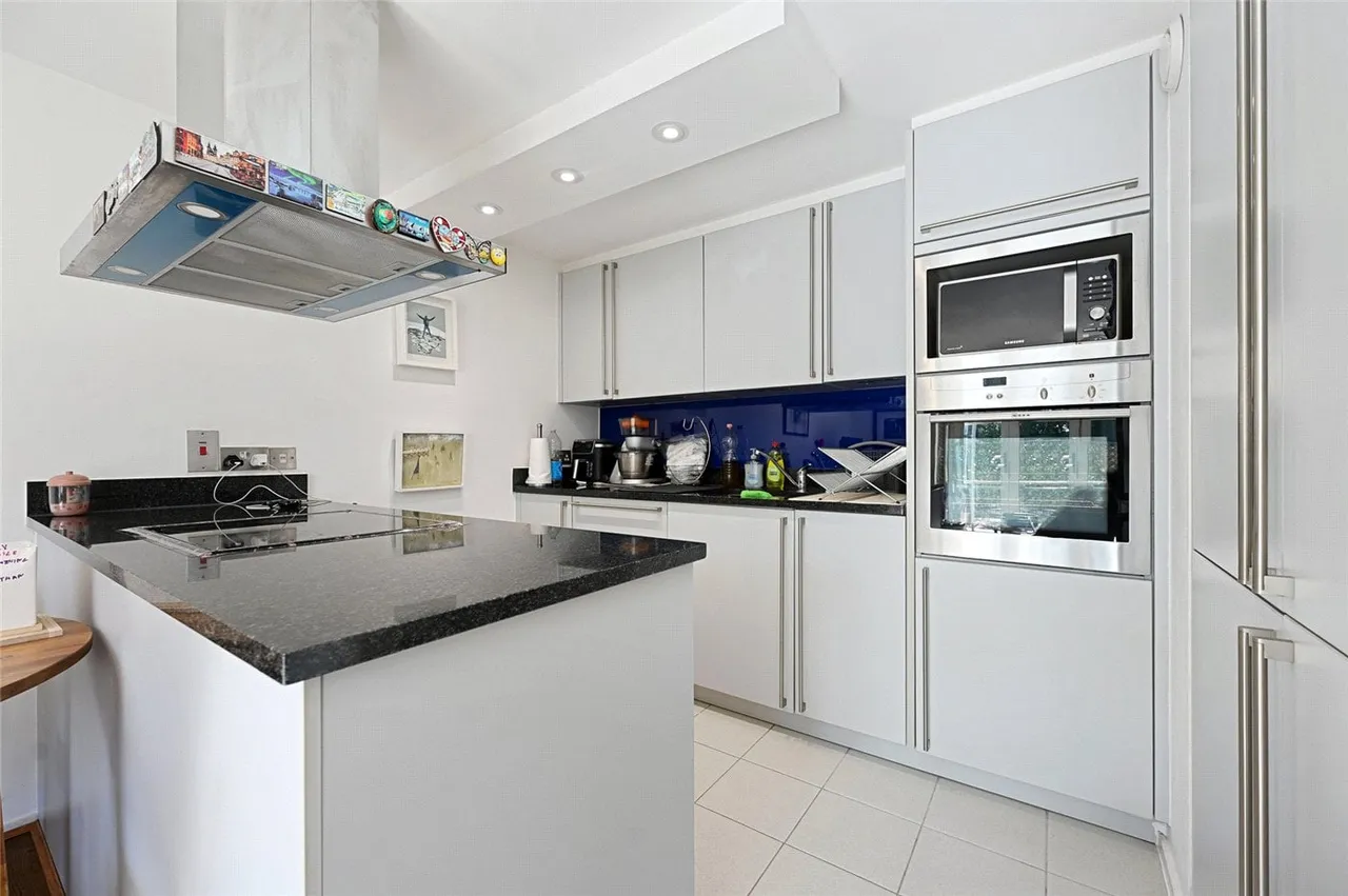 Bazalgette Court, Great West Road, London, W6, photo 5
