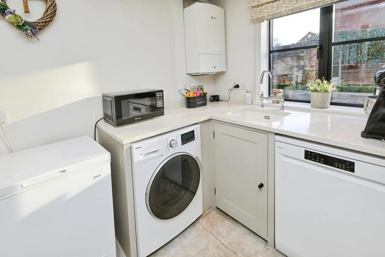 Manor Road, Kings Bromley, DE13, photo 10