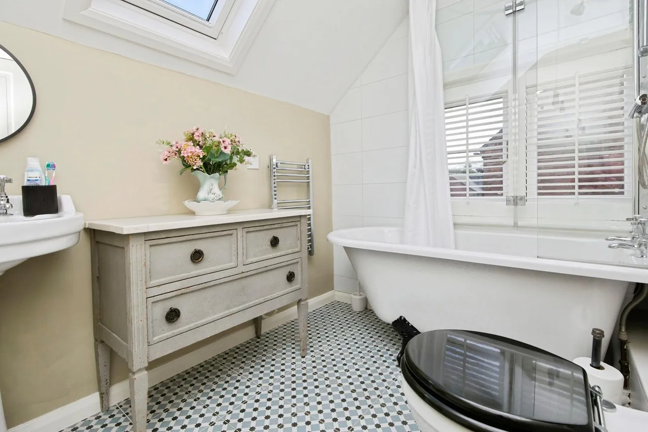 Manor Road, Kings Bromley, DE13, photo 16