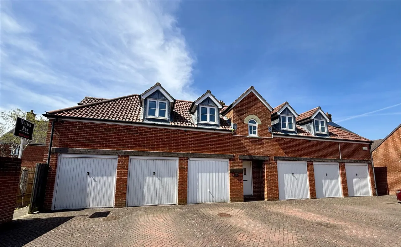 2 bed house for sale, Summer Oaks, Motcombe