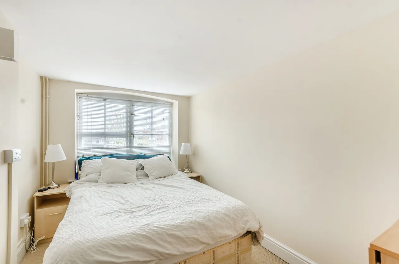 2m Shillington Old School, 181 Este Road, London, photo 5