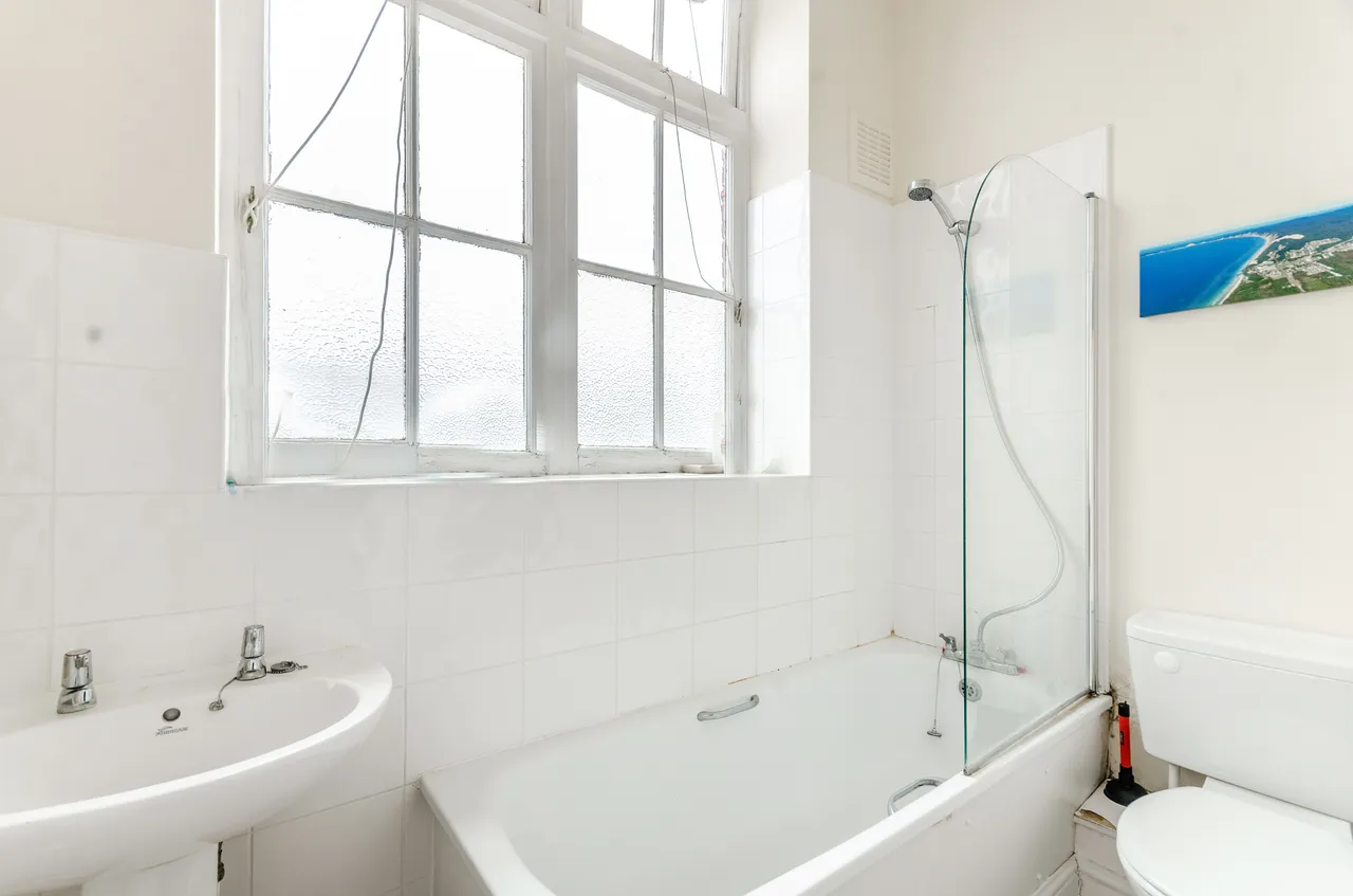 2m Shillington Old School, 181 Este Road, London, photo 6