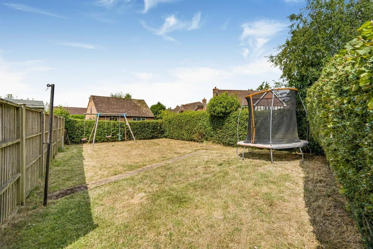 Beech Tree Road, Holmer Green, HP15, photo 11
