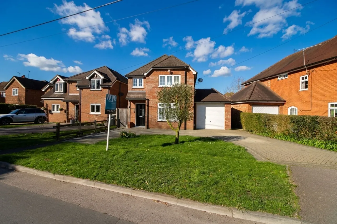 4 bed house for sale, Beech Tree Road, Holmer Green, HP15
