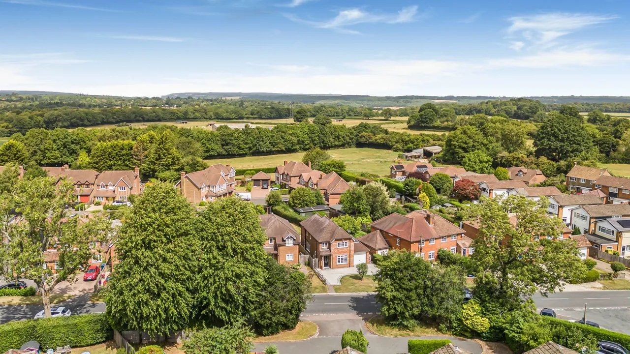 Beech Tree Road, Holmer Green, HP15, photo 12