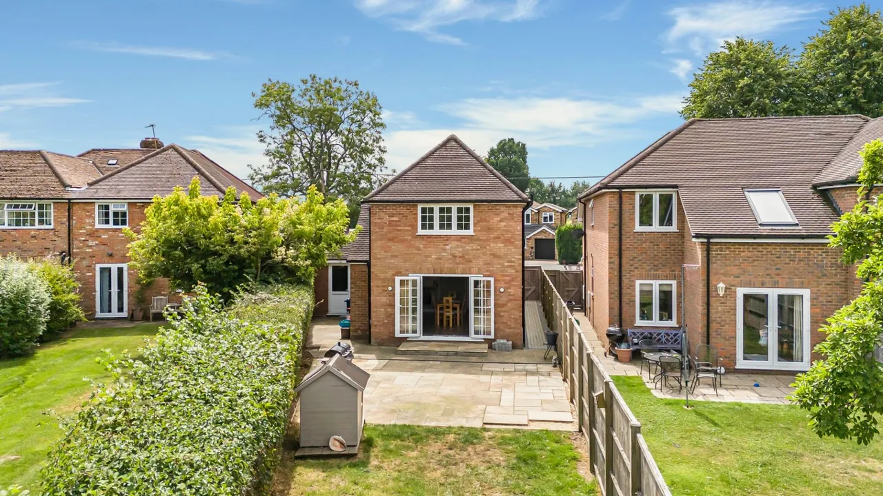 Beech Tree Road, Holmer Green, HP15, photo 24