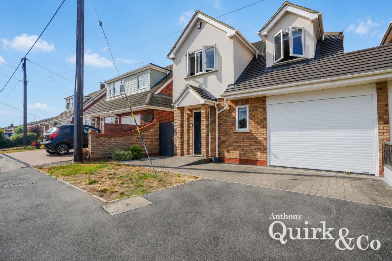 2 bed property for sale, Corona Road, Canvey Island, SS8