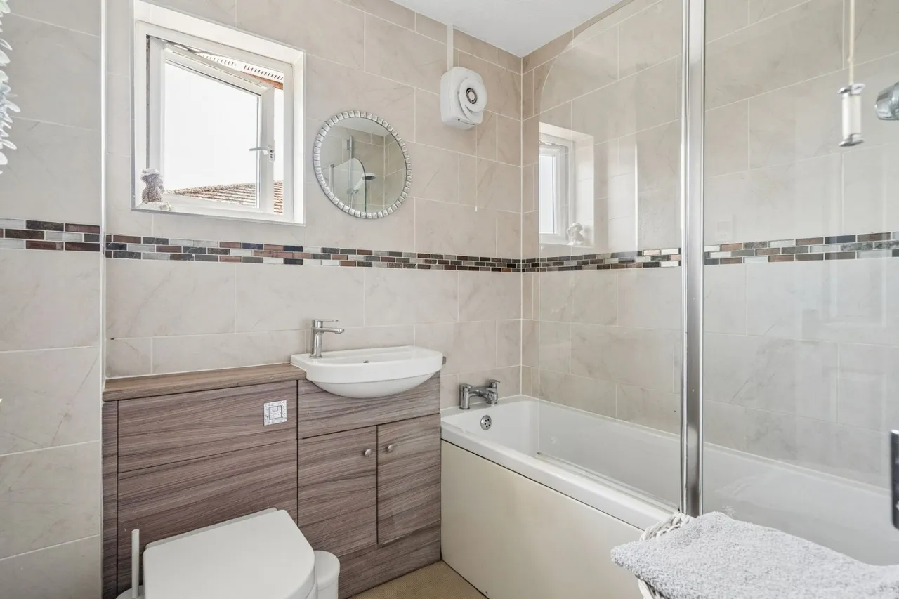 Drovers Way, Seer Green, HP9, photo 8