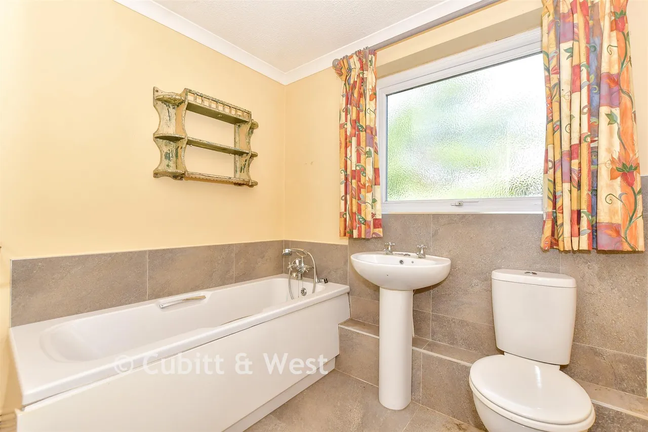 Dial Close, Barnham, PO22, photo 10
