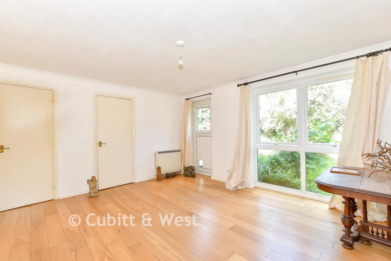 Dial Close, Barnham, PO22, photo 3
