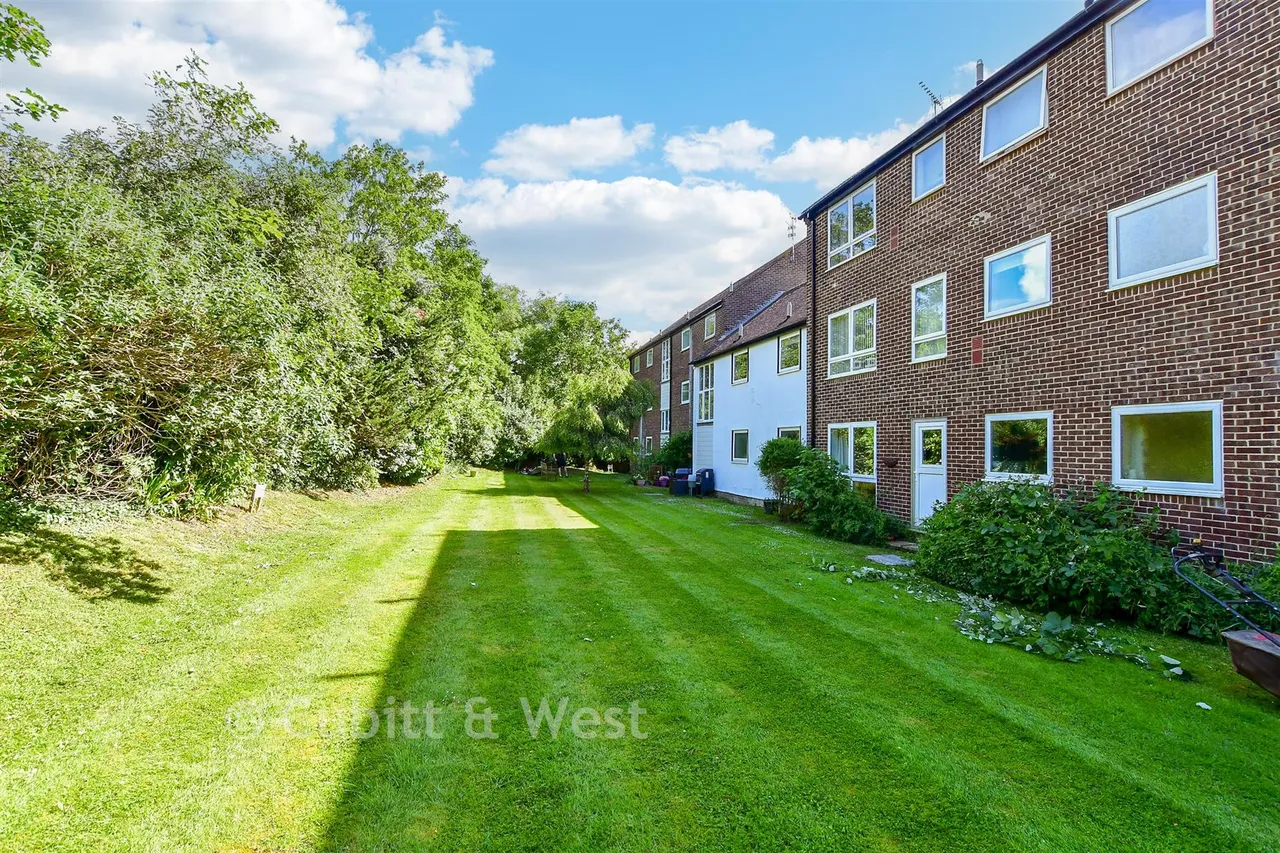 Dial Close, Barnham, PO22, photo 11