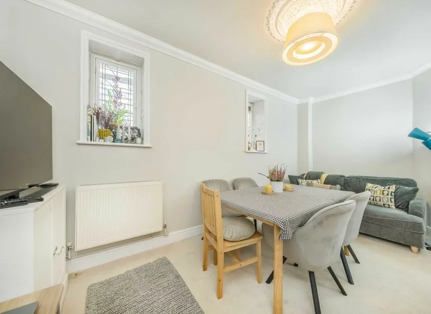 Castle Way, Hanworth Park, TW13, photo 3