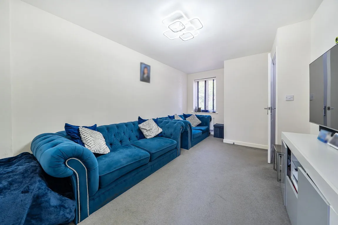 Belhouse Avenue, South Ockendon, RM15 4BF, photo 3