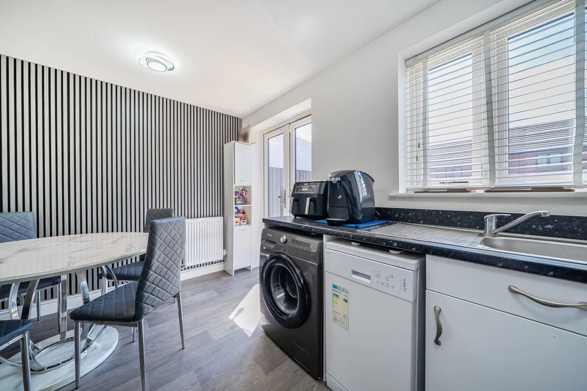 Belhouse Avenue, South Ockendon, RM15 4BF, photo 12