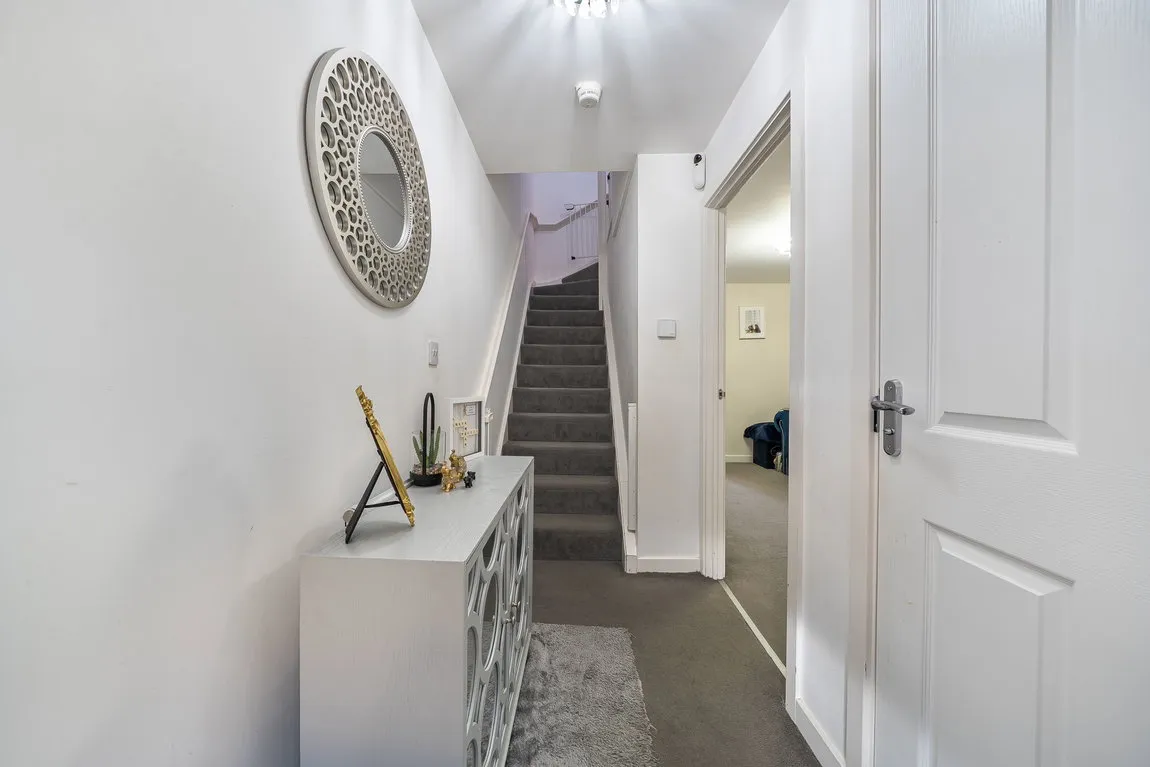 Belhouse Avenue, South Ockendon, RM15 4BF, photo 5