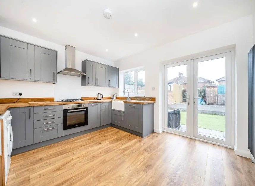 First Avenue, West Molesey, KT8, photo 2