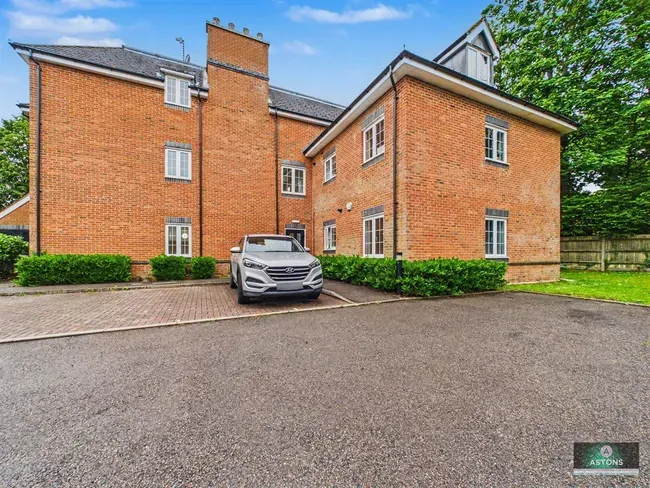 2 bed flat for sale — Barn Close, Pound Hill