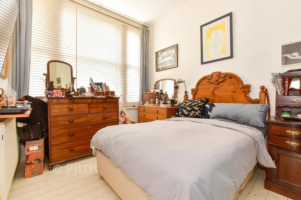 York Avenue, East Cowes, PO32, photo 8