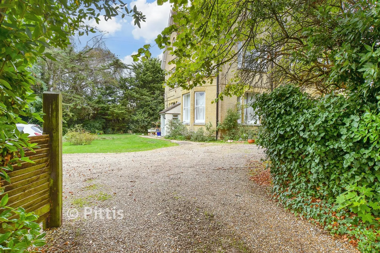 York Avenue, East Cowes, PO32, photo 13