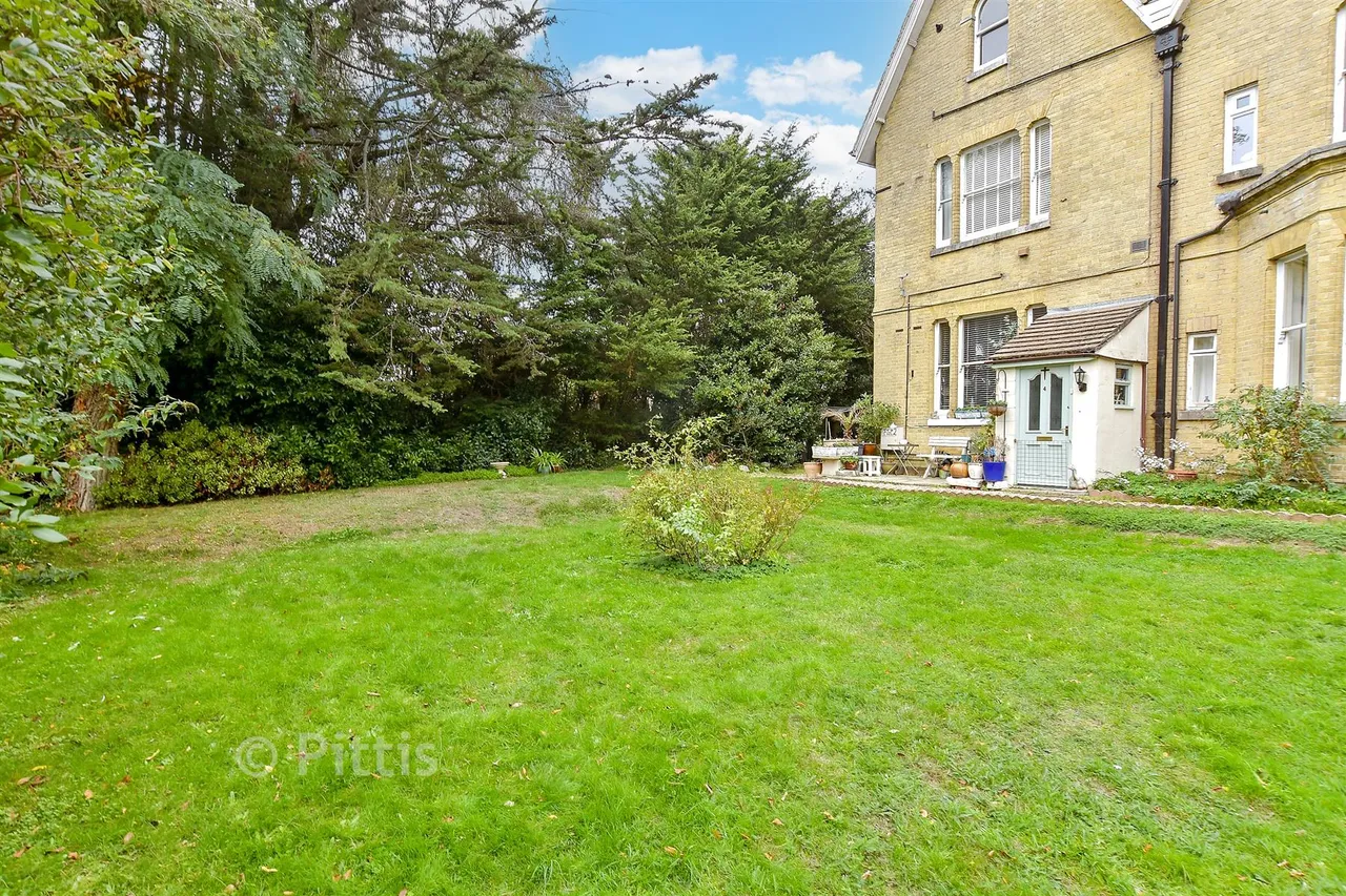 York Avenue, East Cowes, PO32, photo 10