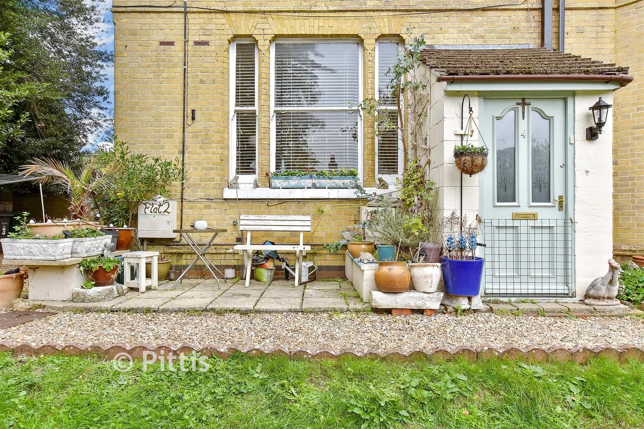 York Avenue, East Cowes, PO32, photo 11