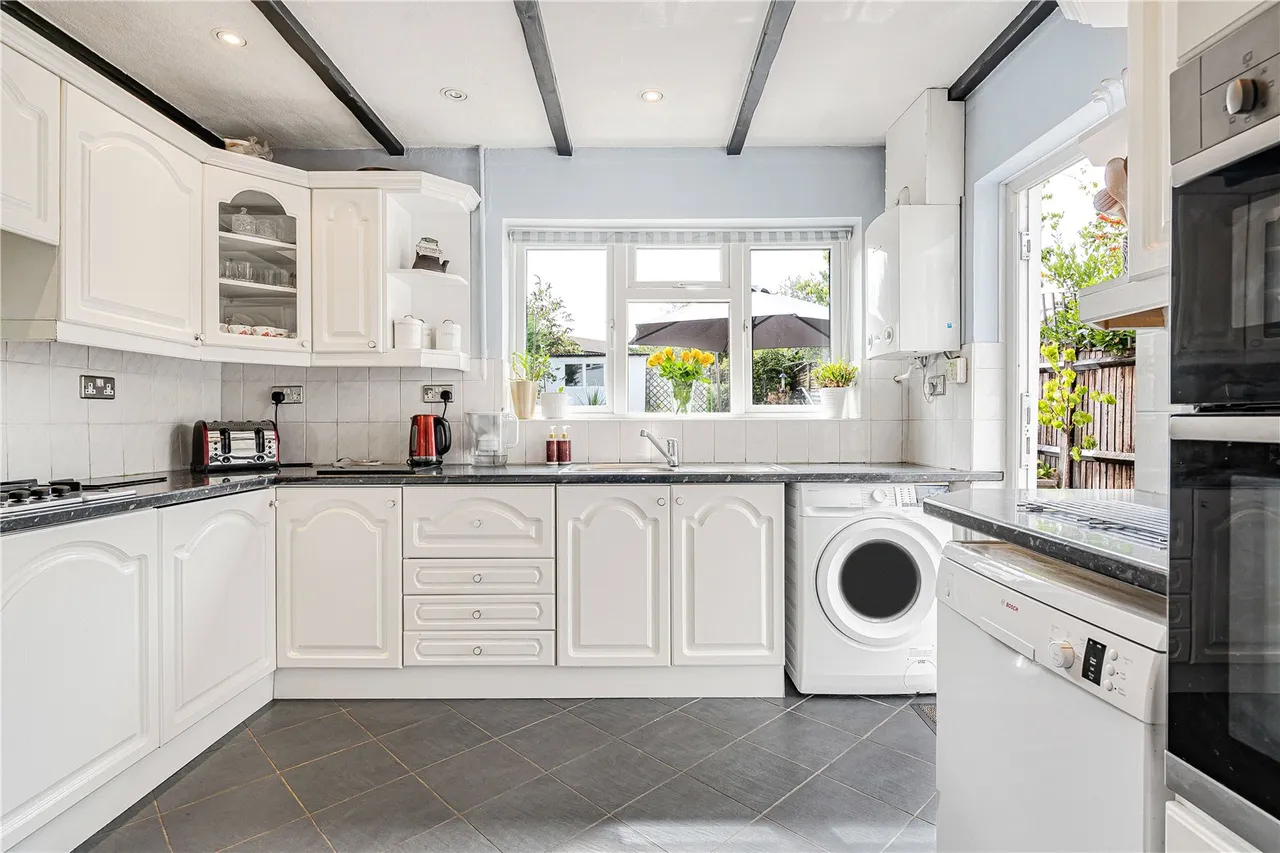 Hospital Bridge Road, Twickenham, TW2, photo 3
