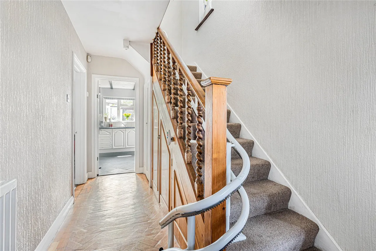 Hospital Bridge Road, Twickenham, TW2, photo 17