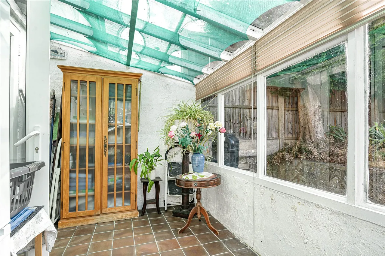Hospital Bridge Road, Twickenham, TW2, photo 16