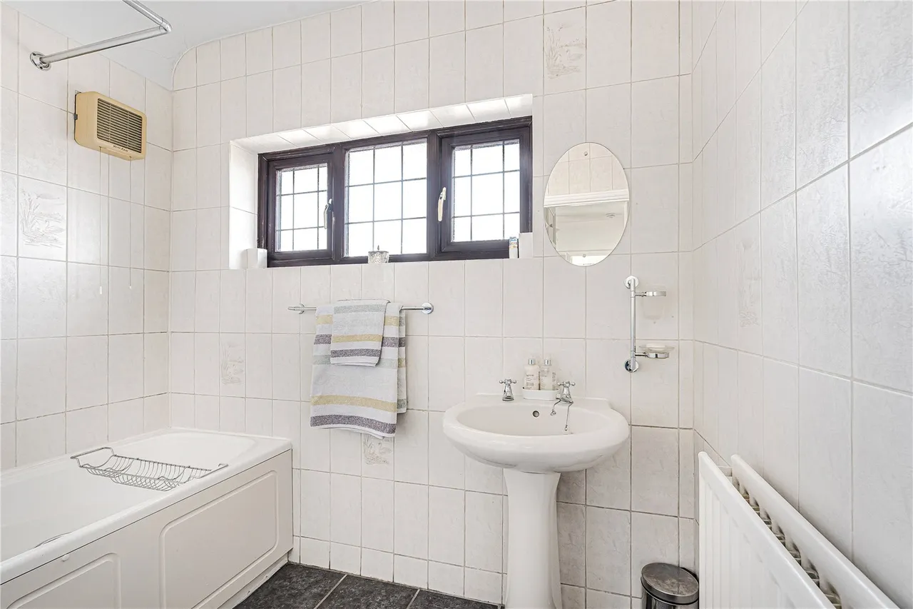 Hospital Bridge Road, Twickenham, TW2, photo 22