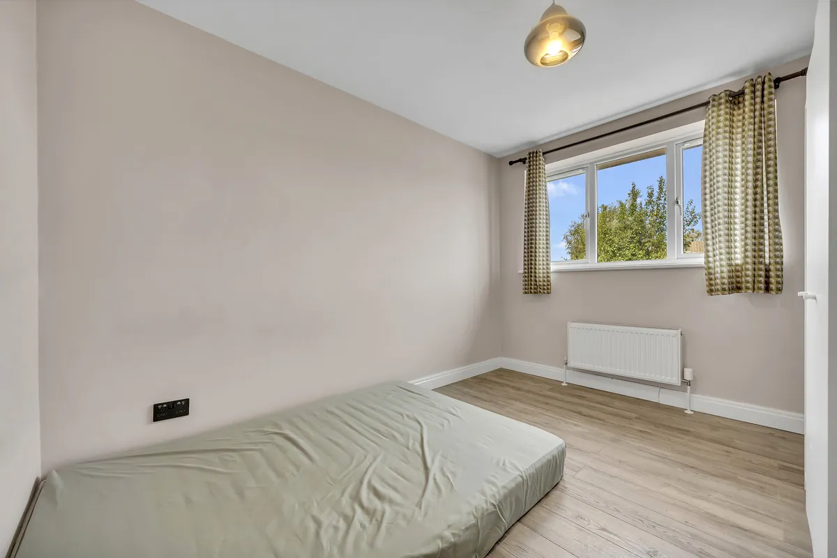 Browne Close, Collier Row, Romford, RM5 2HD, photo 9