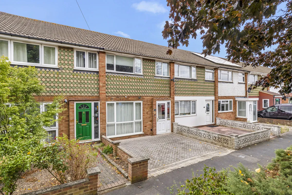 3 bed house for sale — Browne Close, Collier Row, Romford, RM5 2HD