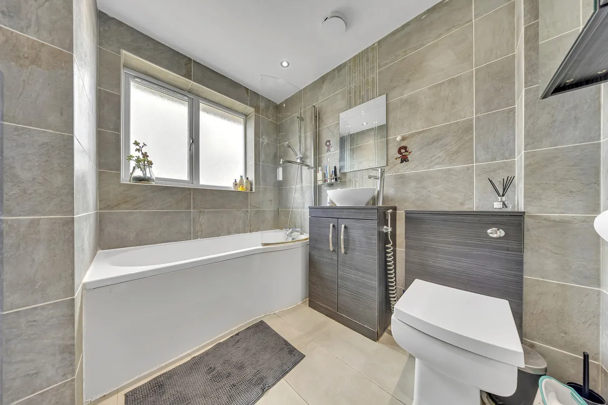 Browne Close, Collier Row, Romford, RM5 2HD, photo 3