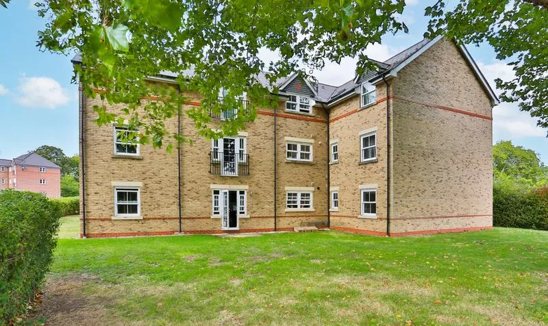 Eastman Way, Epsom, KT19, photo 2