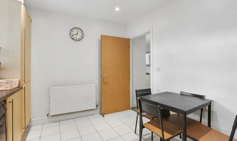 Eastman Way, Epsom, KT19, photo 9