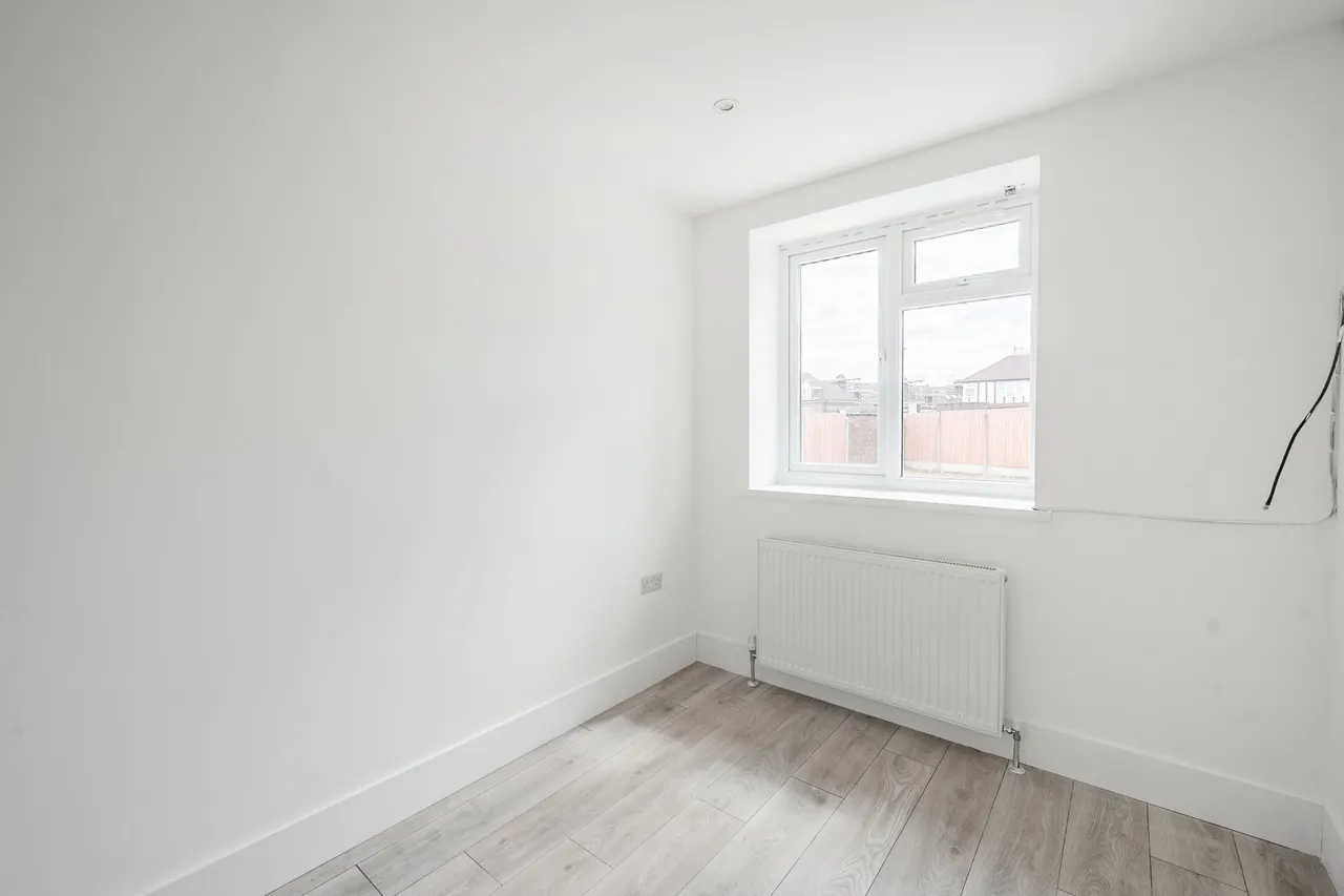 3 Oak Gardens, Edgware, photo 7
