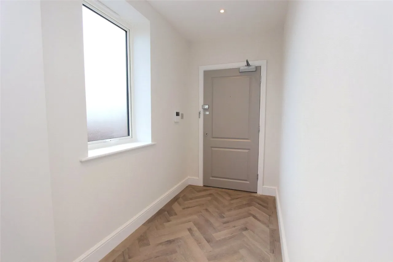 Broadway, Leigh-on-Sea, SS9, photo 13