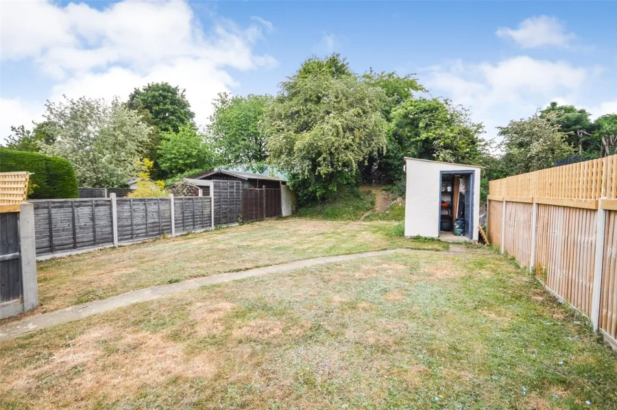House Under Offer with 3 bedrooms in Bishops Stortford, CM23, photo 11