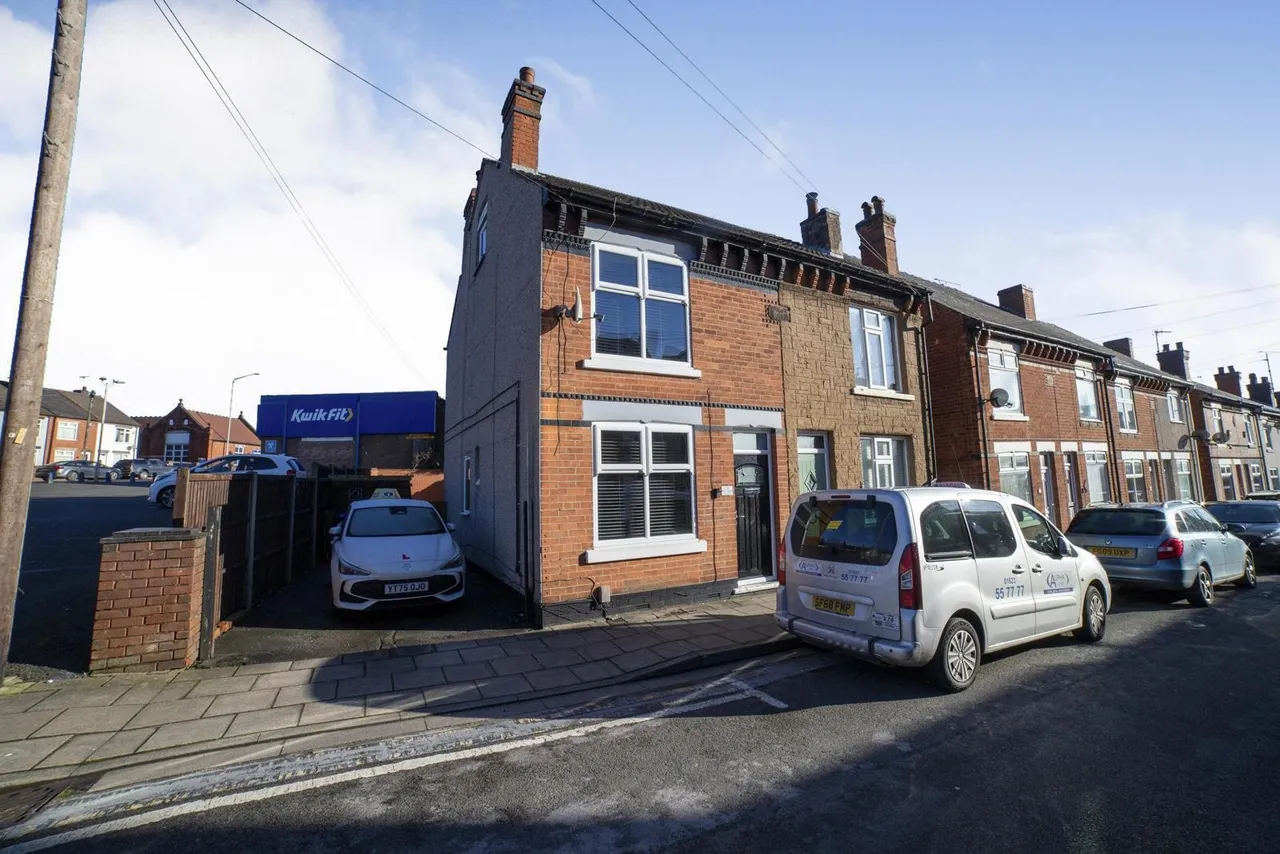 3 bed house for sale — Oak Tree Road, Sutton-in-Ashfield, Nottinghamshire, NG17