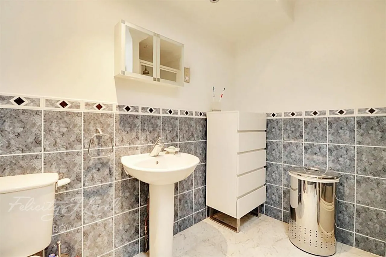 Bow Road, E3, photo 14