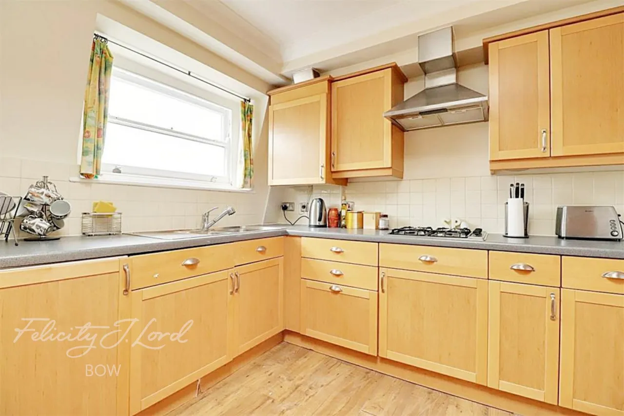 Bow Road, E3, photo 12