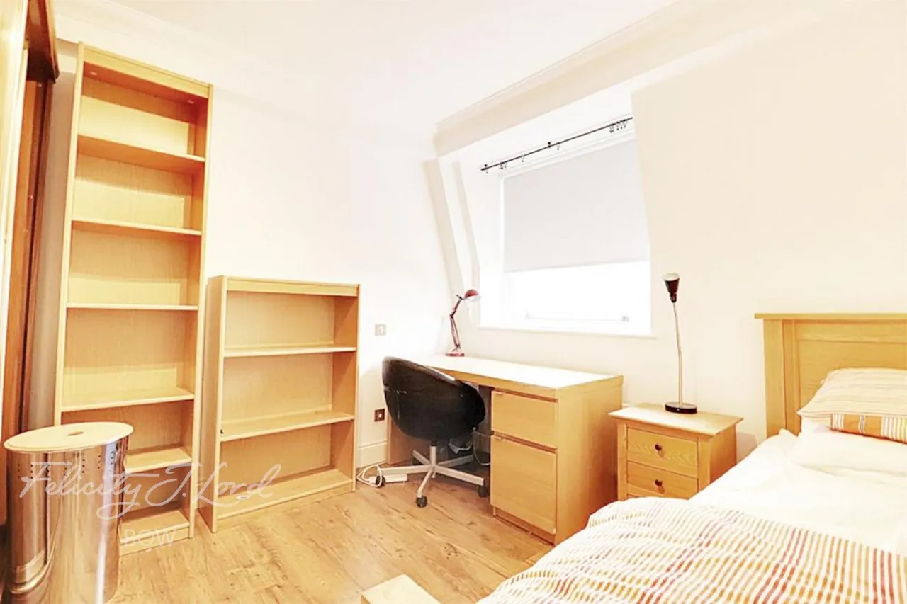 Bow Road, E3, photo 7