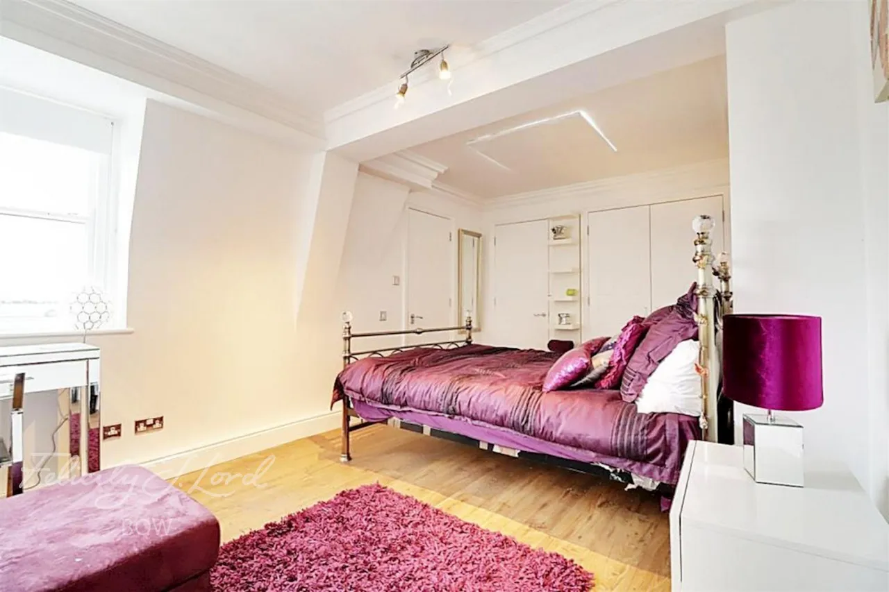 Bow Road, E3, photo 8