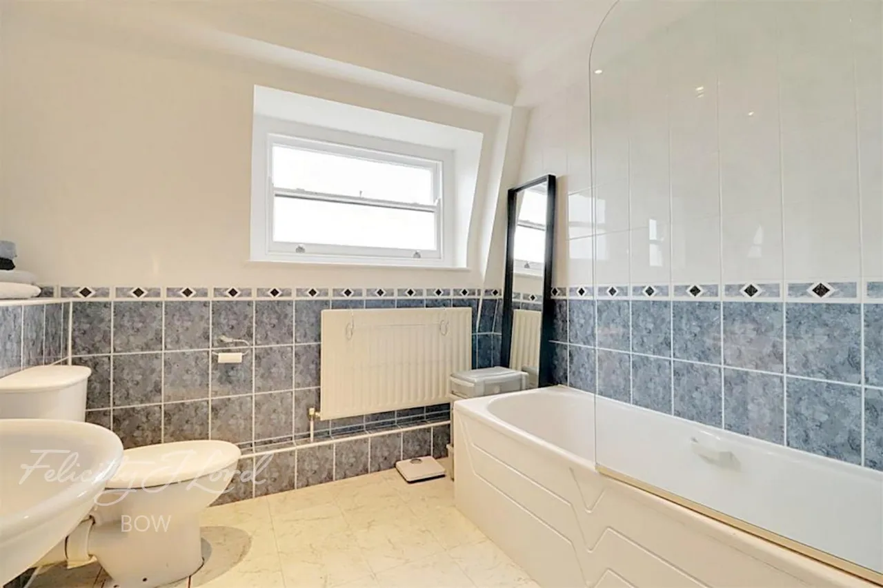 Bow Road, E3, photo 22