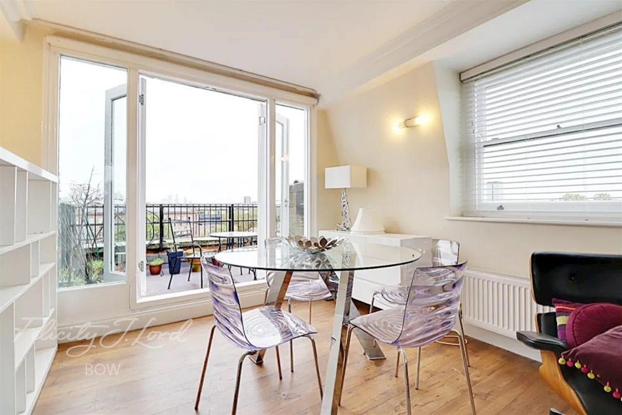 Bow Road, E3, photo 2