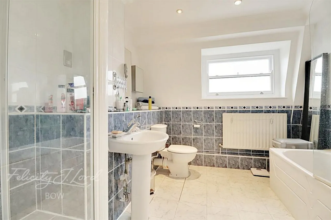 Bow Road, E3, photo 9